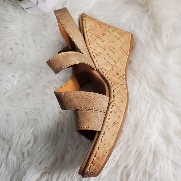 Women's Tan Wedge Sandals - Picture 4 of 8
